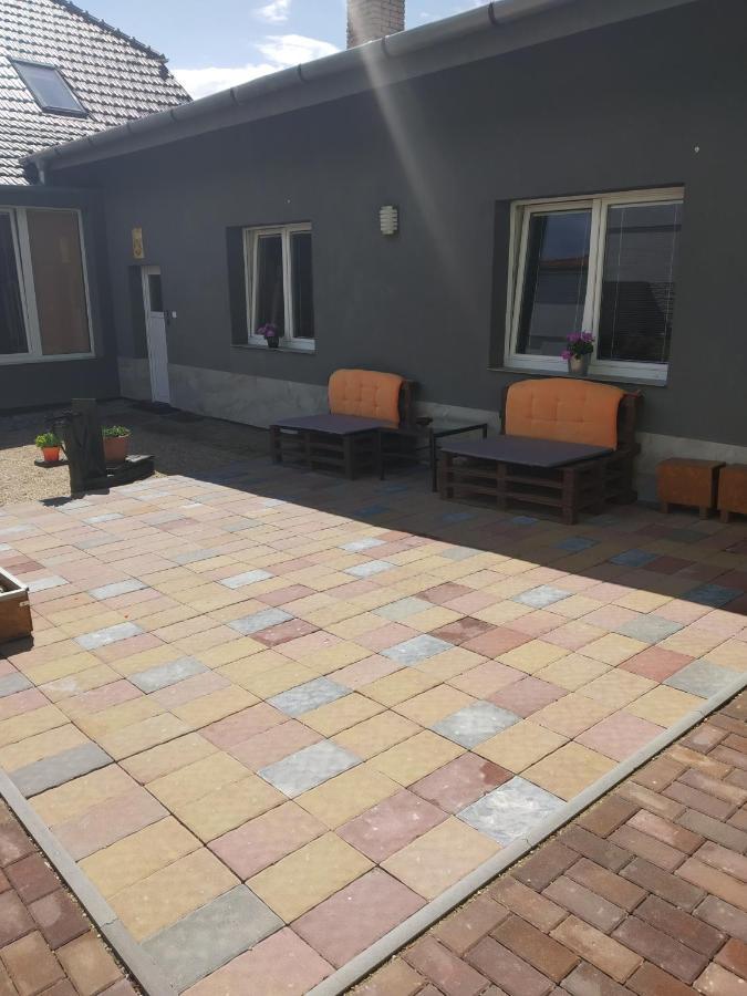 Ferienwohnung Apartman Blizko Brna S Dobovymi Dekoracemi Melcany Exterior foto