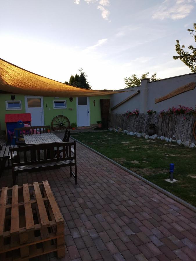 Ferienwohnung Apartman Blizko Brna S Dobovymi Dekoracemi Melcany Exterior foto