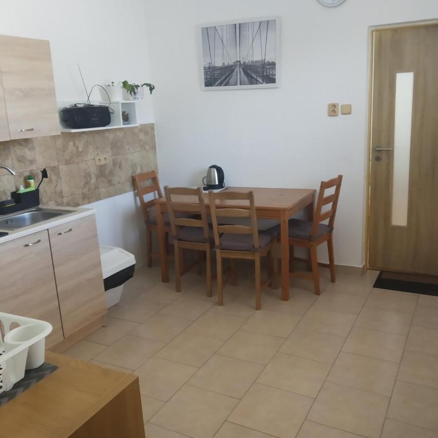 Ferienwohnung Apartman Blizko Brna S Dobovymi Dekoracemi Melcany Exterior foto